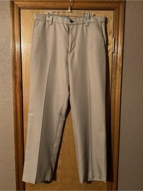 Amazon Essentials Men's Straight Dress Pants in Khaki